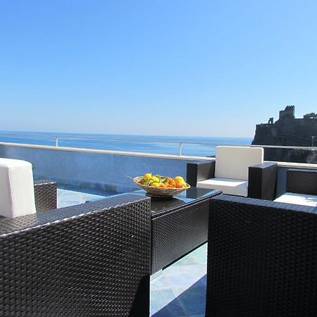 La Terrazza Sul Mare Panzió Aci Castello Kültér fotó