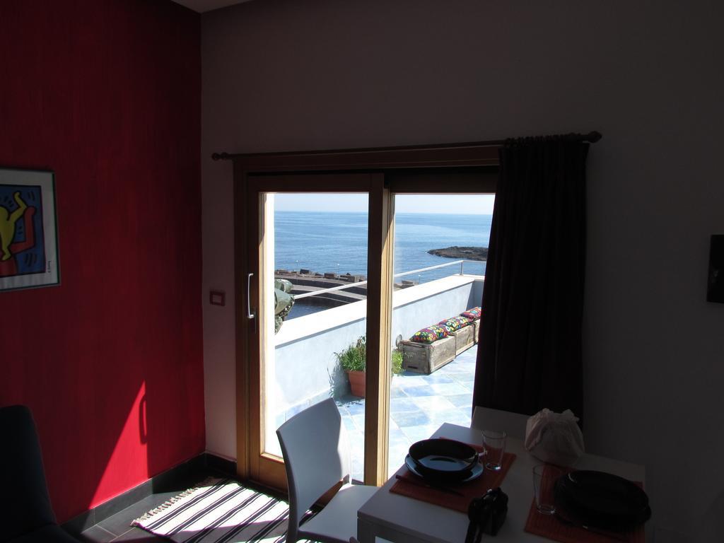 La Terrazza Sul Mare Panzió Aci Castello Kültér fotó