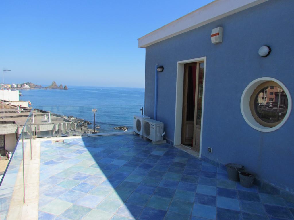 La Terrazza Sul Mare Panzió Aci Castello Kültér fotó