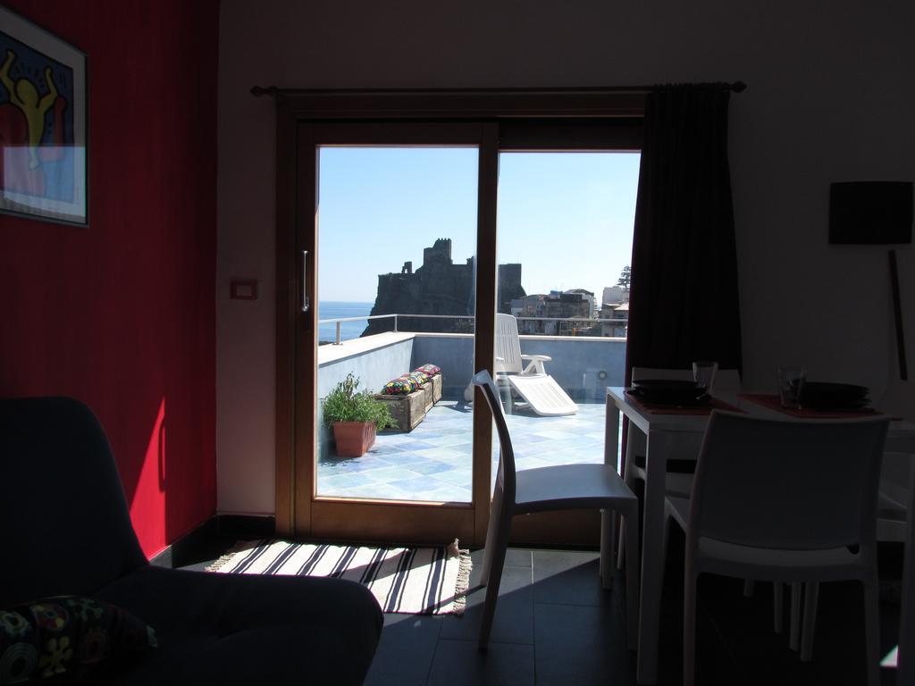 La Terrazza Sul Mare Panzió Aci Castello Kültér fotó