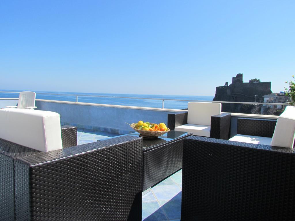 La Terrazza Sul Mare Panzió Aci Castello Kültér fotó