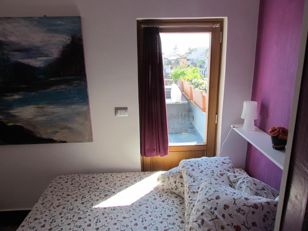 La Terrazza Sul Mare Panzió Aci Castello Kültér fotó